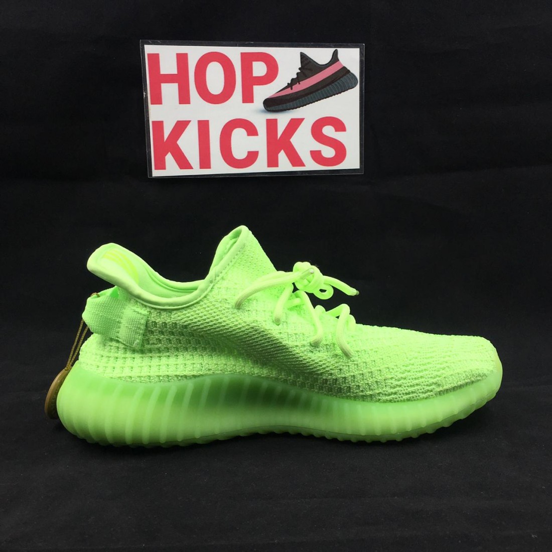 yeezy 350 glow in the dark giá